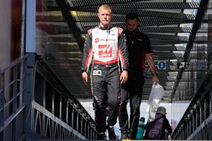 Gunther Steiner criticó a Magnussen por accidente con Checo: "¿Qué mier** fue eso?"