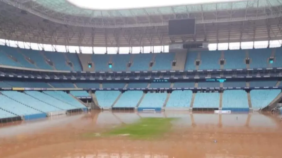 Fuertes inundaciones invaden el estadio del Gremio, reportan personas fallecidas y desaparecidas