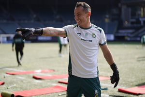 Andrés Guardado es elogiado por Alejandro Fernández en medio de concierto