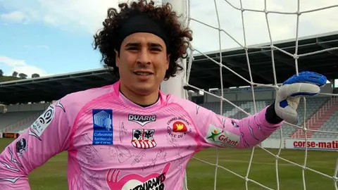 Guillermo Ochoa y otros mexicanos que han jugado en múltiples Ligas de Europa
