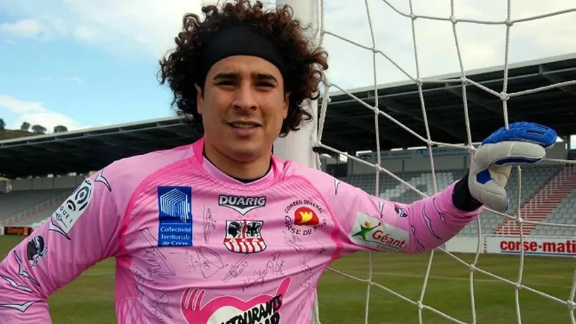 Guillermo Ochoa y otros mexicanos que han jugado en múltiples Ligas de Europa