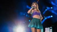 VIDEO: Taylor Swift se 'limpia' la nariz en pleno concierto ¿Con qué se limpió?
