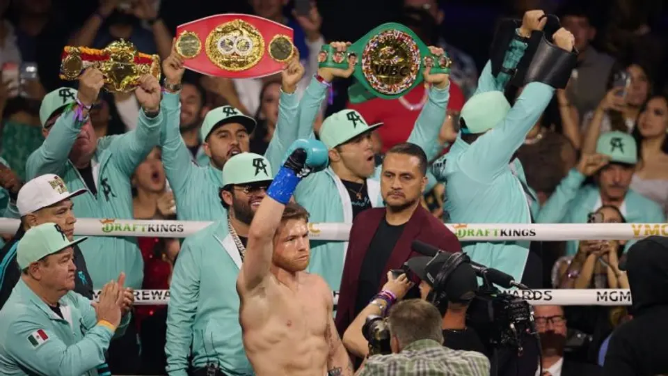 Jeque árabe confirma que planean pelea de Canelo Álvarez ante Terence Crawford este año