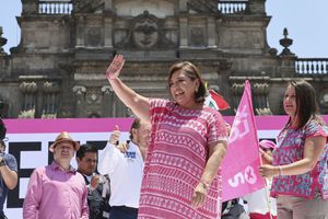 Xóchitl Gálvez se presenta ante 95 mil personas en el Zócalo de la Ciudad de México