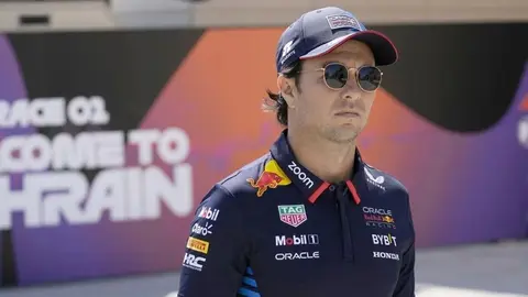 "Checo Pérez mantiene su lugar en F1 por ser mexicano"; asegura prensa inglesa