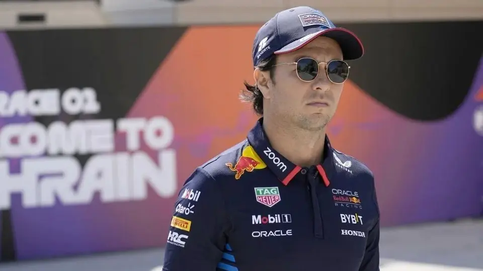 "Checo Pérez mantiene su lugar en F1 por ser mexicano"; asegura prensa inglesa