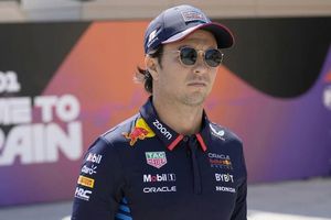 "Checo Pérez mantiene su lugar en F1 por ser mexicano"; asegura prensa inglesa