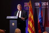Laporta alaba a Hansi Flick y raspa a Xavi: 'No busca excusas; se las arregla con lo que tiene'