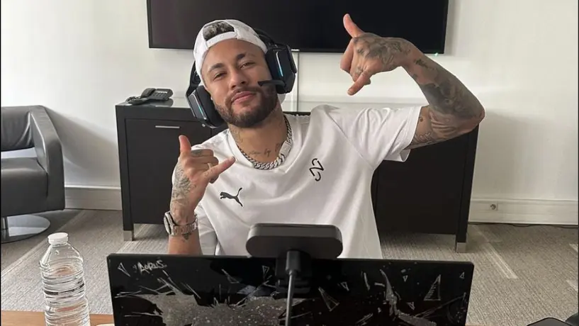 Neymar le da la bienvenida a su tercera hija, que tuvo con Amanda Kimberlly