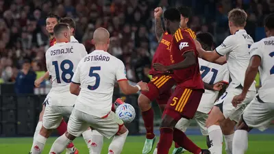 Johan Vásquez y Genoa caen ante la Roma con un golazo de otro planeta incluido