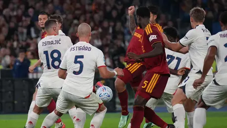 Johan Vásquez y Genoa caen ante la Roma con un golazo de otro planeta incluido