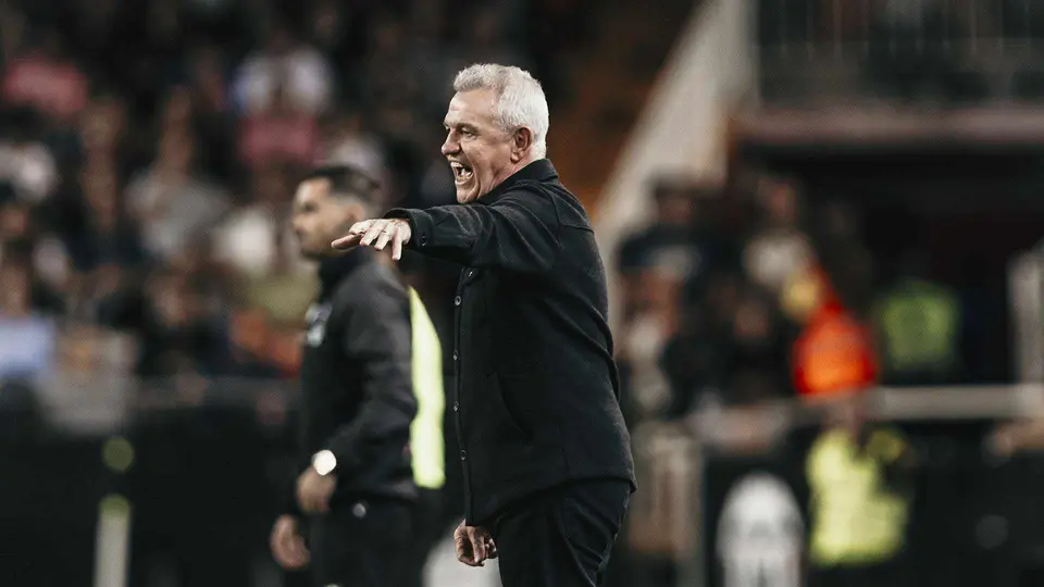 Javier Aguirre dirige el partido de Valencia ante Athletic de Bilbao | valenciacf.com