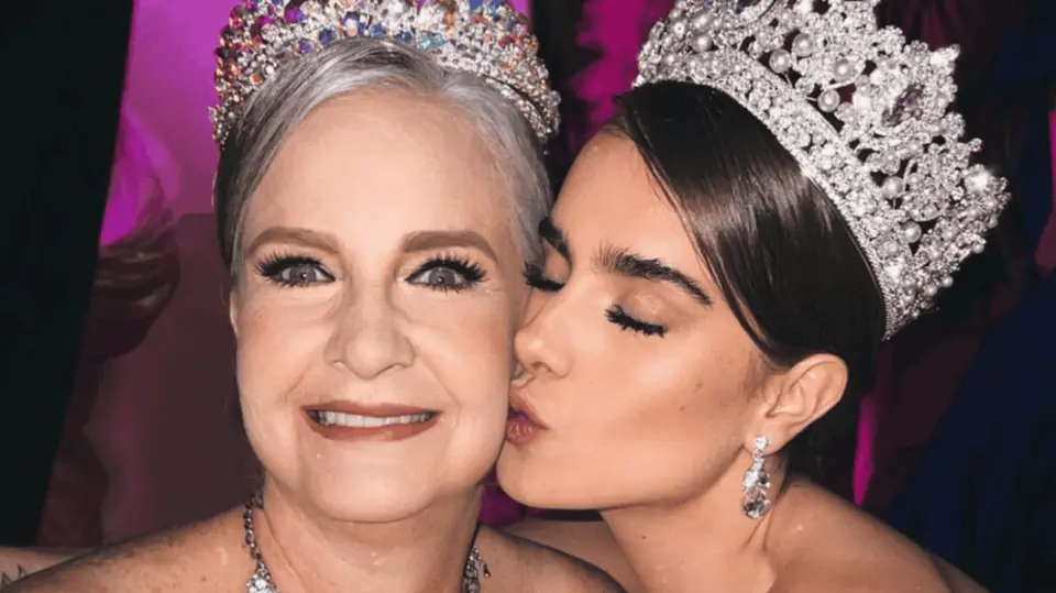 Gala Montes mostró el escrito que habría recibido de su madre cuando era niña y explicó por qué todavía le duele recordarlo. / RS