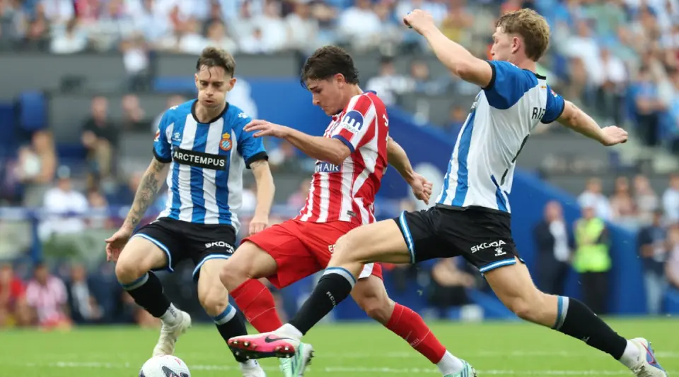 Julián Álvarez y el Atlético de Madrid jugando ante el Espanyol | AFP