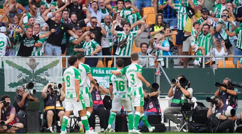 Betis celebra el gol de Valentín Gómez ante Barcelona | AP