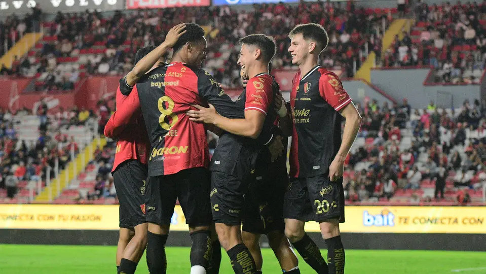 Atlas celebrando el gol de Mmaee ante Necaxa en Aguascalientes | IMAGO7