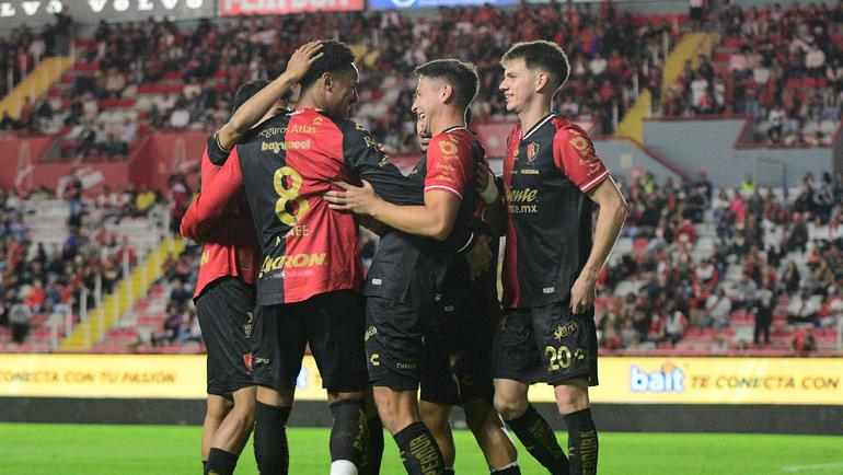 Atlas celebrando el gol de Mmaee ante Necaxa en Aguascalientes | IMAGO7