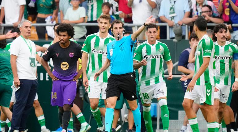 Polémica. Árbitro anula el golazo de Lo Celso por una mano anterior de Cucho Hernández ante el Barcelona | AP