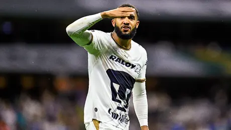 Juninho anota doblete ante Atlante