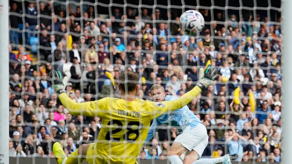 Erling Haaland anotando su gol ante el Ipswich en la J7 de la Premier League | AP