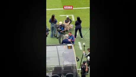 Así fue el saludo entre Milito y Vucetich en el Chivas vs Tigres