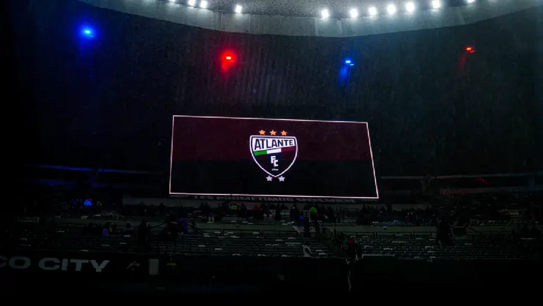 Estadio Azteca, con el escudo del Atlante | IMAGO7