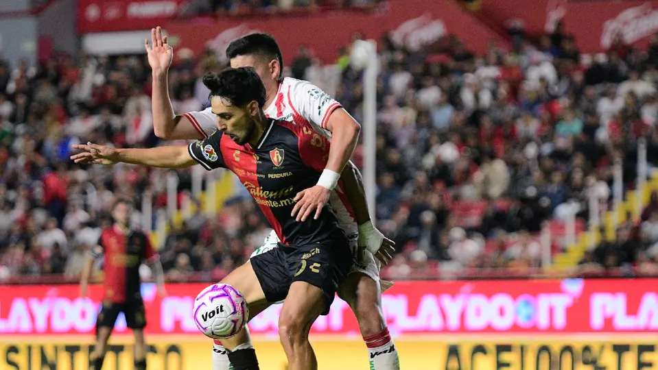 Jugadores del Atlas y Necaxa disputando el balón en la Jornada 12 | IMAGO7