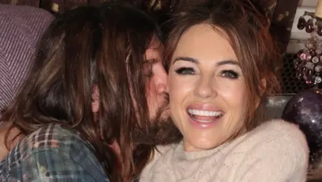Billy Ray Cyrus, padre de Miley Cyrus, se compromete con Elizabeth Hurley