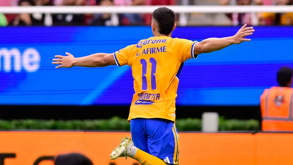 Juan Brunetta, jugador de Tigres, en festejo de gol ante Chivas | MEXSPORT