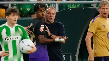 ¿Se salvó de la roja? Arbitraje marca el Betis vs Barcelona y a Lamine Yamal