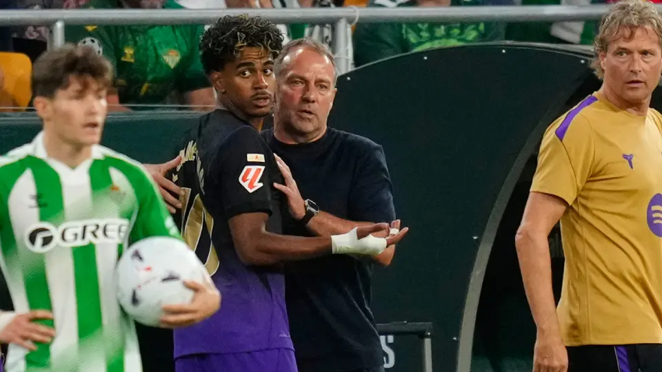¿Se salvó de la roja? Arbitraje marca el Betis vs Barcelona y a Lamine Yamal