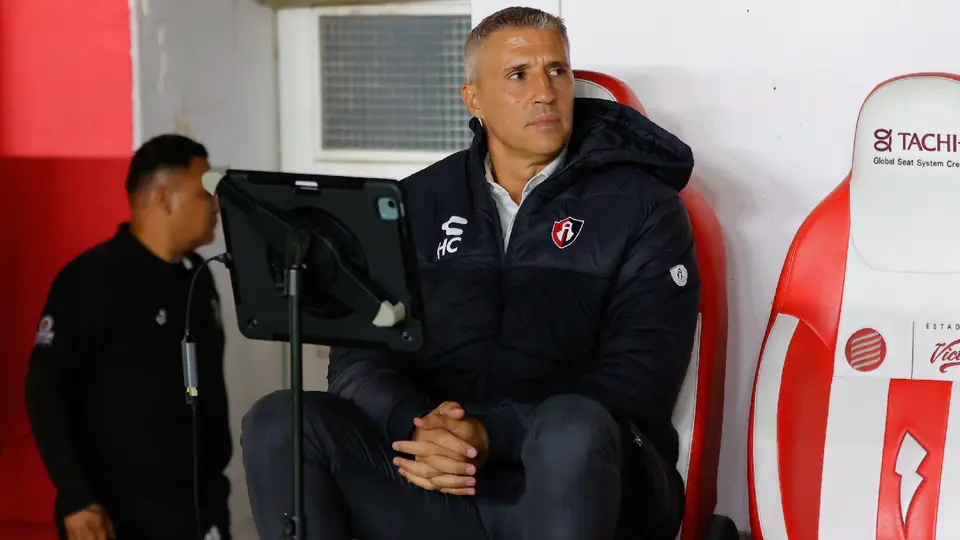 Crespo celebra el triunfo ante Necaxa y mantiene la mira en la Liguilla