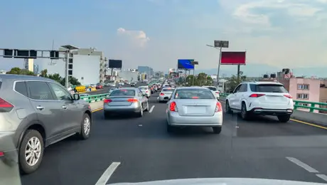 ¿Tu auto dejará de circular a diario en 2026? Revisa si está en la lista