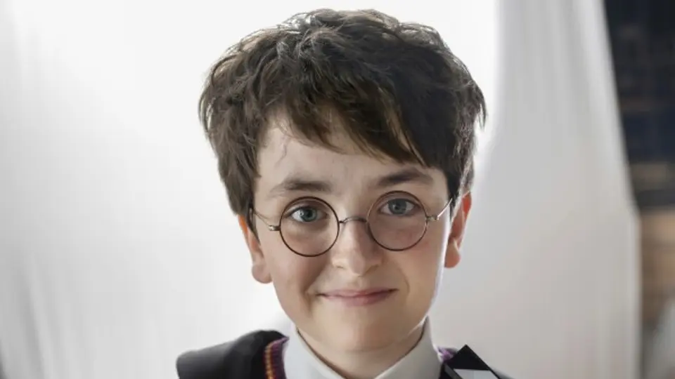 Dominic McLaughlin como el nuevo Harry Potter en la serie de HBO. / AP