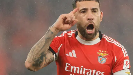 Otamendi provocó a Vinicius con sus tatuajes, Sneijder se pregunta: ¿Está bien de la cabeza?