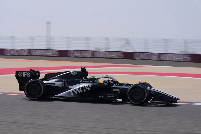 Checo Pérez durante la pretemporada en Bahréin | AP