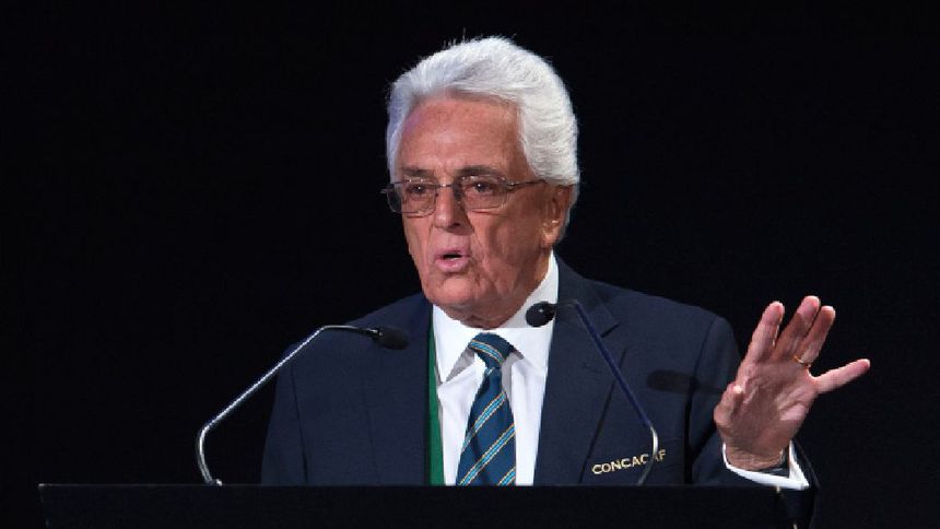 La FMF decidió homenajear al Justino Compeán por su importante trayectoria | MEXSPORT