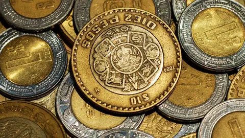 Si detectas una moneda falsa lo mejor es llevarla a una institución bancaria / FREEPIK