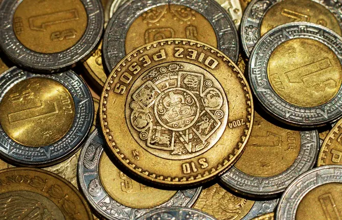 Si detectas una moneda falsa lo mejor es llevarla a una institución bancaria / FREEPIK