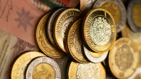 ¿Monedas falsas de 10 pesos? Te decimos cómo identificarlas y qué hacer con ellas