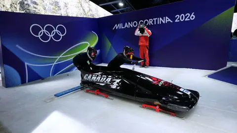 El equipo femenino de bosleigh de Canadá en su prueba de entrenamiento | AP