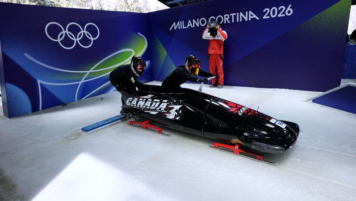 El equipo femenino de bosleigh de Canadá en su prueba de entrenamiento | AP