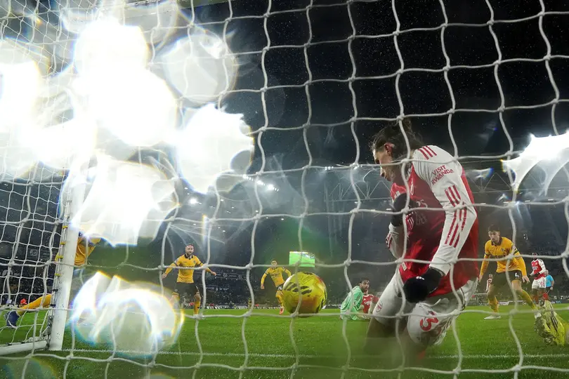 Arsenal marca autogol de último minuto | AP