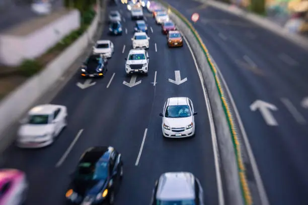 Los vehículos que obtengan holograma 1 en la verificación vehicular dejarán de circular un día entre semana y dos sábados al mes. / iStock