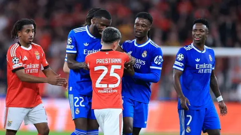 Gianluca Prestianni en bronca con jugadores del Real Madrid | AFP