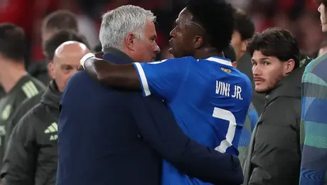 Mourinho insinúa que Vinicius Jr. provocó comentarios racistas en Benfica vs Real Madrid