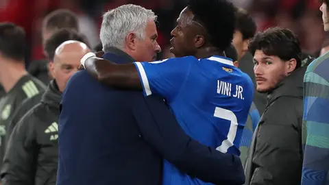Mourinho insinúa que Vinicius Jr. provocó comentarios racistas en Benfica vs Real Madrid