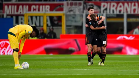 Como 1907 celebra gol ante el Milan | AP
