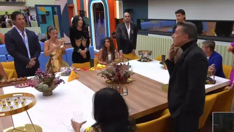 El diputado de Morena pidió permiso al cargo para participar en el reality de Telemundo / Redes Sociales