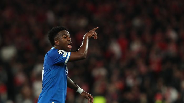 Vinicius reclama durante el partido ante Benfica en Champions League | AP